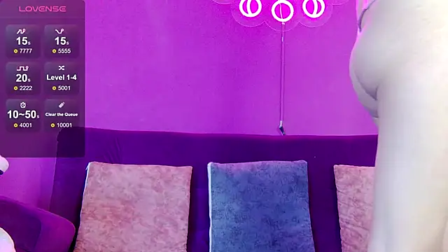 Maylu Fox online show from 10/23/25, 03:22