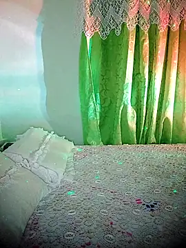 Linda Saenz  online show from 11/14/25, 03:49