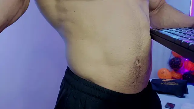 Snapshot of DylanGuss chatting on 11/05/25, 07:47 DylanGuss online show from 11/05/25, 07:47