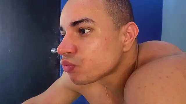 Snapshot of DylanGuss chatting on 12/14/25, 08:13 DylanGuss online show from 12/14/25, 08:13