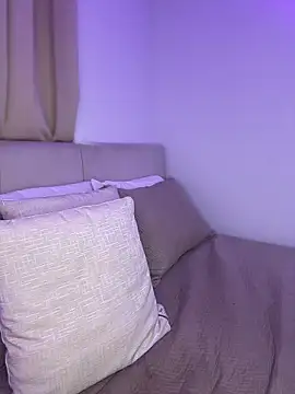 Bella-taylorr online show from 05/15/26, 11:28