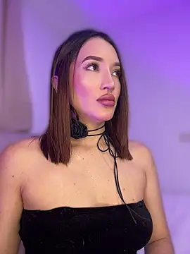 Bella-taylorr online show from 05/25/26, 11:27