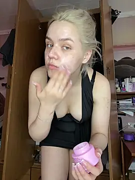 April Purr online show from 05/08/26, 07:46