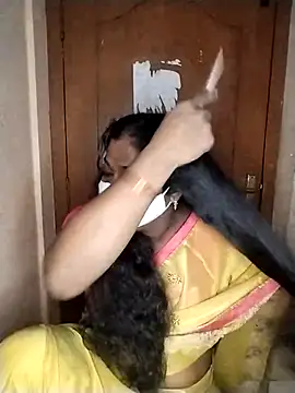 Snapshot of Megha_21 chatting on 10/06/25, 10:07 Megha 21 online show from 10/06/25, 10:07