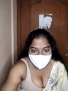 Snapshot of Megha_21 chatting on 10/08/25, 10:18 Megha 21 online show from 10/08/25, 10:18