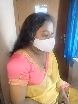 Snapshot of Megha_21 chatting on 10/13/25, 05:13 Megha 21 online show from 10/13/25, 05:13