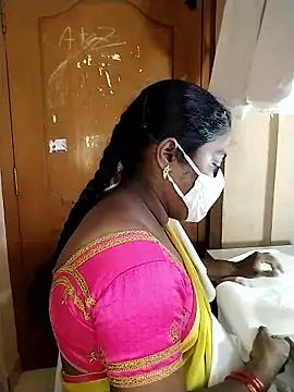 Snapshot of Megha_21 chatting on 11/03/25, 06:03 Megha 21 online show from 11/03/25, 06:03