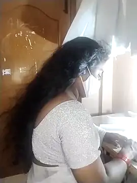 Snapshot of Megha_21 chatting on 11/03/25, 06:20 Megha 21 online show from 11/03/25, 06:20