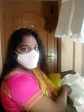 Snapshot of Megha_21 chatting on 11/05/25, 05:40 Megha 21 online show from 11/05/25, 05:40