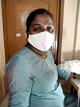 Snapshot of Megha_21 chatting on 11/08/25, 11:21 Megha 21 online show from 11/08/25, 11:21