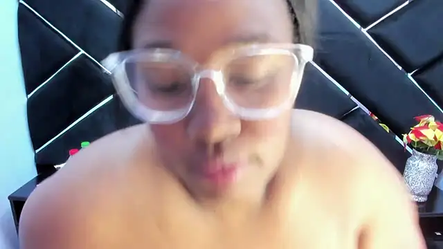 Bloom B online show from 09/13/25, 02:17