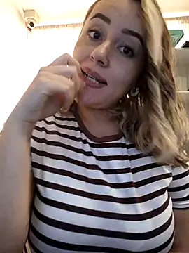 Snapshot of CurvyLust_x chatting on 11/13/25, 03:55 CurvyLust x online show from 11/13/25, 03:55