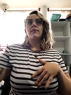 Snapshot of CurvyLust_x chatting on 11/24/25, 01:55 CurvyLust x online show from 11/24/25, 01:55