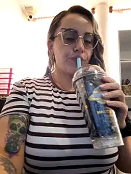 Snapshot of CurvyLust_x chatting on 12/03/25, 03:10 CurvyLust x online show from 12/03/25, 03:10