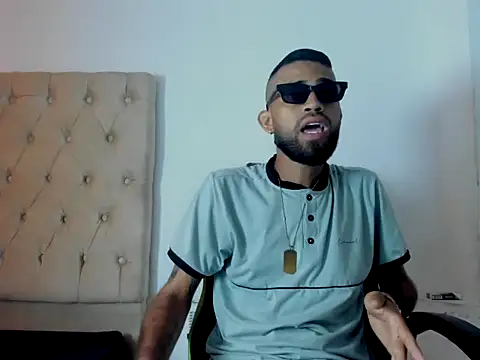 adri sexboy229 online show from 09/20/25, 02:07