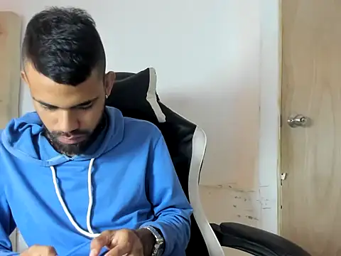 adri sexboy229 online show from 09/27/25, 02:00