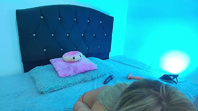Sophia Nights online show from 10/08/25, 12:30