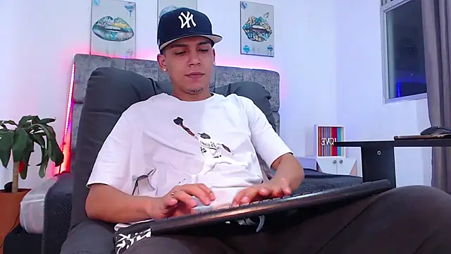 Snapshot of david_santos16 chatting on 11/02/25, 11:51 david santos16 online show from 11/02/25, 11:51