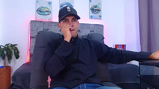 Snapshot of david_santos16 chatting on 11/04/25, 03:27 david santos16 online show from 11/04/25, 03:27