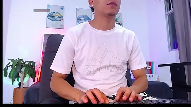 Snapshot of david_santos16 chatting on 11/05/25, 04:23 david santos16 online show from 11/05/25, 04:23