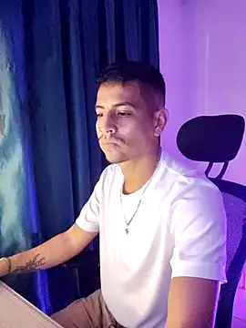 Snapshot of Juann-cock chatting on 11/20/25, 03:50 Juann-cock online show from 11/20/25, 03:50