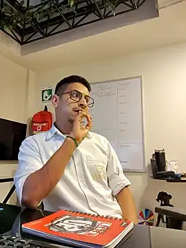 Snapshot of Juann-cock chatting on 11/21/25, 10:52 Juann-cock online show from 11/21/25, 10:52