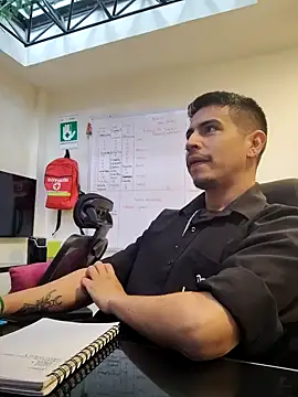 Snapshot of Juann-cock chatting on 11/25/25, 04:07 Juann-cock online show from 11/25/25, 04:07