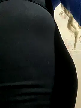 Snapshot of Cuckold-masters-dog chatting on 10/25/25, 12:18 Cuckold-masters-dog online show from 10/25/25, 12:18