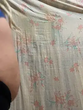 Snapshot of Cuckold-masters-dog chatting on 11/27/25, 03:14 Cuckold-masters-dog online show from 11/27/25, 03:14