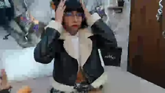 Snapshot of VioletxBloom chatting on 10/19/25, 05:46 VioletxBloom online show from 10/19/25, 05:46