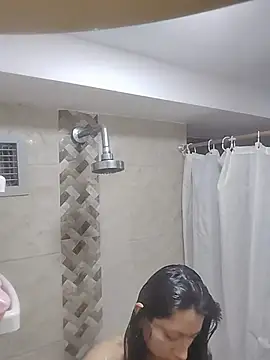 Snapshot of VioletxBloom chatting on 12/01/25, 08:14 VioletxBloom online show from 12/01/25, 08:14