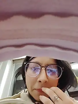 Snapshot of VioletxBloom chatting on 12/02/25, 11:45 VioletxBloom online show from 12/02/25, 11:45