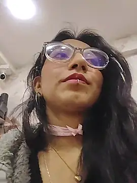 Snapshot of VioletxBloom chatting on 12/13/25, 07:53 VioletxBloom online show from 12/13/25, 07:53