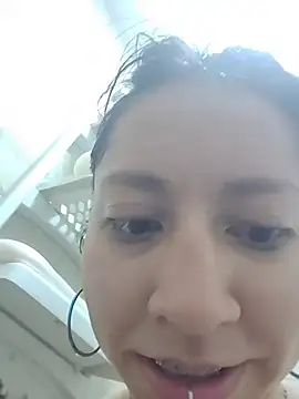 Snapshot of VioletxBloom chatting on 12/14/25, 04:45 VioletxBloom online show from 12/14/25, 04:45