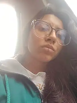 Snapshot of VioletxBloom chatting on 12/15/25, 05:50 VioletxBloom online show from 12/15/25, 05:50