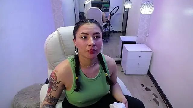 nicolee 8 online show from 09/18/25, 04:03