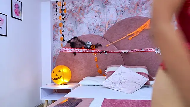 Samanta Isel online show from 10/30/25, 03:08