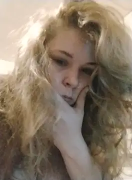 Snapshot of LacyLaurent chatting on 09/22/25, 02:02 LacyLaurent online show from 09/22/25, 02:02