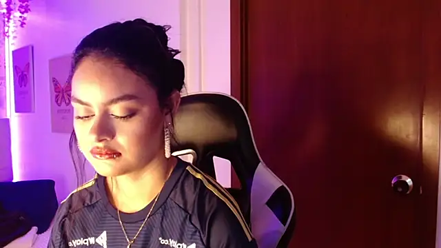 Sofia Tanaka online show from 09/09/25, 12:26