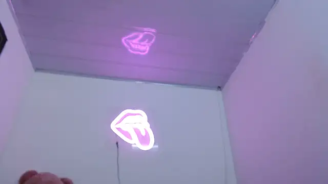 Snapshot of valerii_fox_69 chatting on 12/03/25, 05:04 valerii fox 69 online show from 12/03/25, 05:04