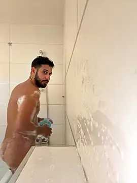 husbandandwifetobe online show from 10/31/25, 09:38