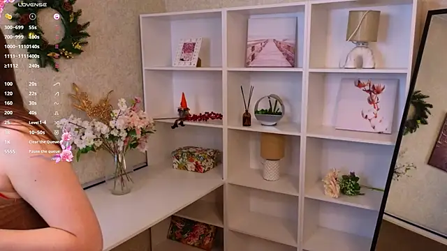 TraciMyntti online show from 12/18/25, 01:33