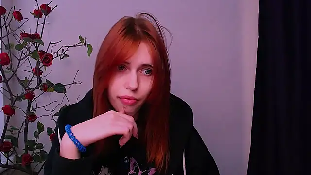 Snapshot of GuessMe___ chatting on 11/28/25, 07:44 GuessMe online show from 11/28/25, 07:44