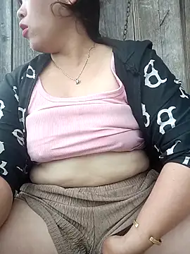 Snapshot of miumiu_00 chatting on 10/07/25, 02:53 miumiu 00 online show from 10/07/25, 02:53