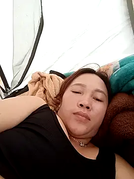 Snapshot of miumiu_00 chatting on 10/13/25, 02:22 miumiu 00 online show from 10/13/25, 02:22