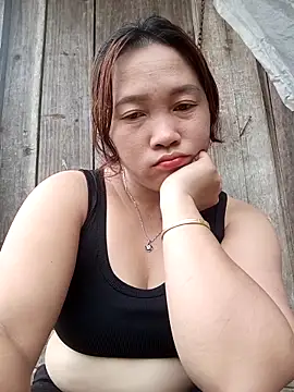 Snapshot of miumiu_00 chatting on 10/14/25, 02:23 miumiu 00 online show from 10/14/25, 02:23