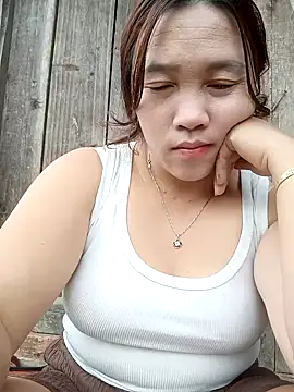 Snapshot of miumiu_00 chatting on 10/17/25, 01:53 miumiu 00 online show from 10/17/25, 01:53