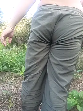 Snapshot of miumiu_00 chatting on 10/19/25, 08:59 miumiu 00 online show from 10/19/25, 08:59