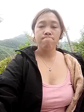 Snapshot of miumiu_00 chatting on 10/22/25, 02:12 miumiu 00 online show from 10/22/25, 02:12