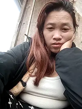 Snapshot of miumiu_00 chatting on 10/27/25, 09:24 miumiu 00 online show from 10/27/25, 09:24